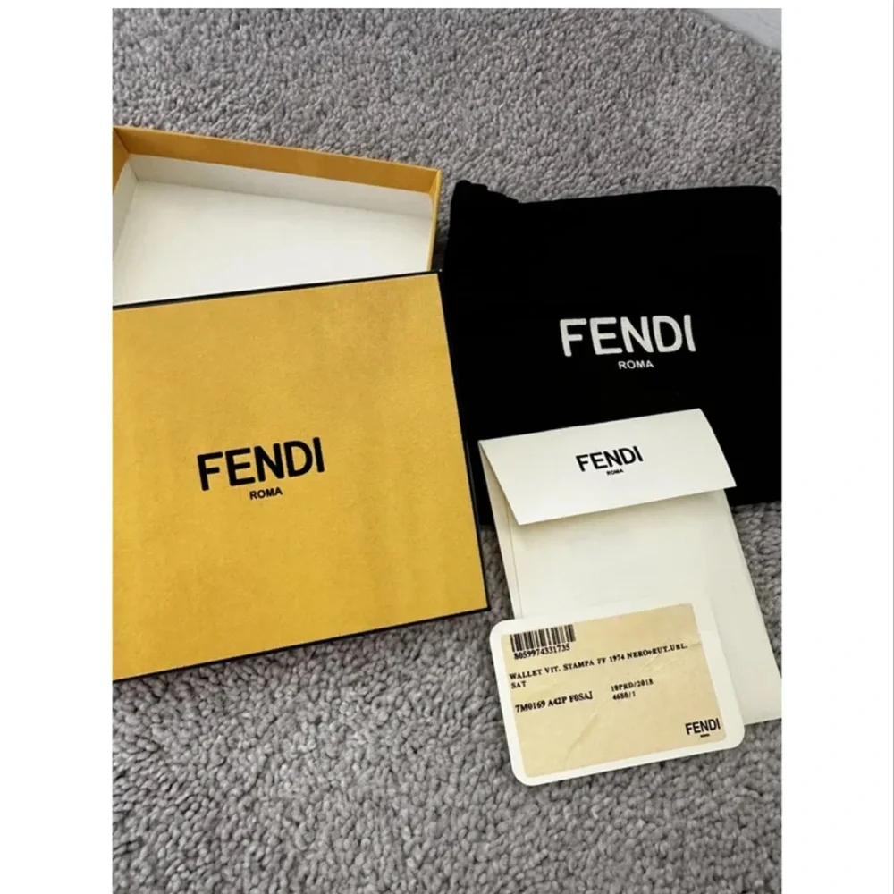 FENDI FF Bifold Men Wallet - Picture 3 of 10